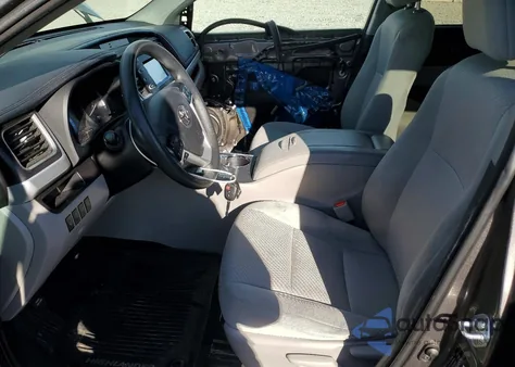 2016 Toyota Highlander Le z USA, uszkodzony, nr VIN 5TDBKRFH1GS348885